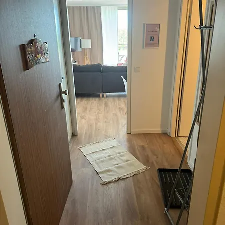 1 Mit Balkon Und Kueche *
