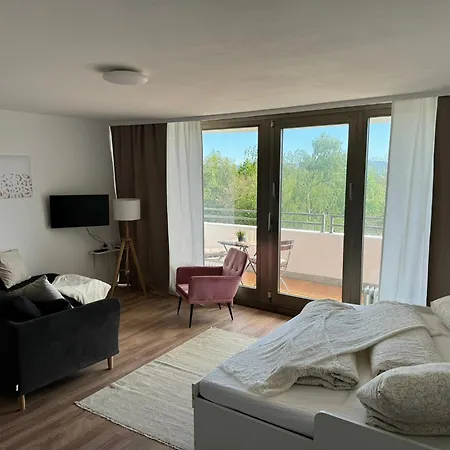 1 Mit Balkon Und Kueche
