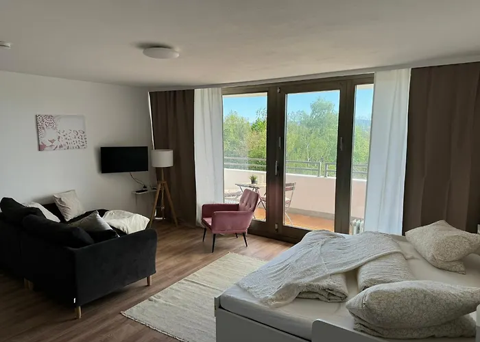 1 Mit Balkon Und Kueche